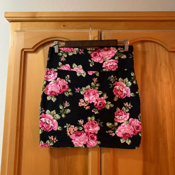 Floral mini skirt - Picture 1 of 10